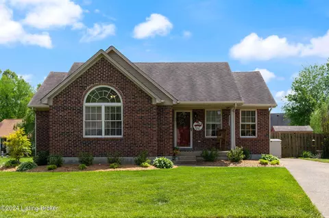 230 E Aulbern Dr, Mount Washington, KY 40047