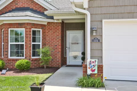 7305 Autumn Trace Dr #101, Louisville, KY 40214