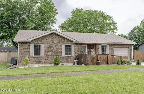 2005 S Woodland Dr, Radcliff, KY 40160