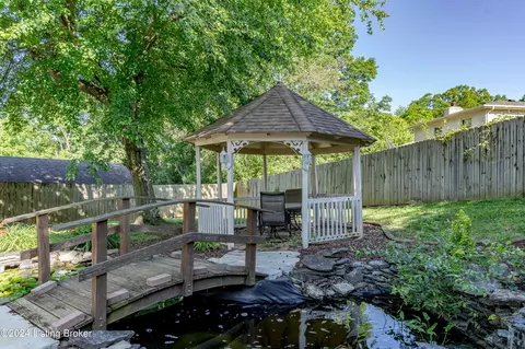 8705 Longborough Way, Louisville, KY 40299