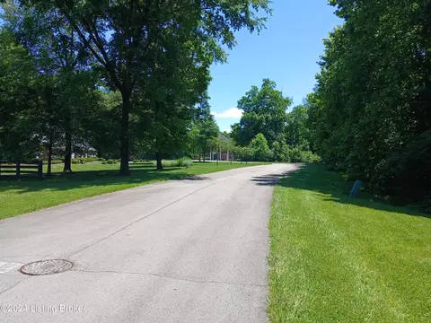 5210 Blakely Ridge Rd, Glenview, KY 40025
