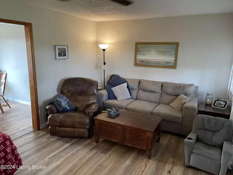 Living - 2273 Giltner Rd, Smithfield, KY 40068 photo 3 of 3