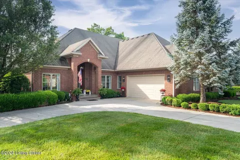 301 Lanai Ct, Louisville, KY 40245