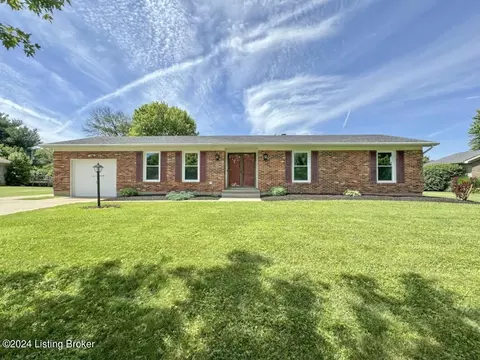 240 Colonial Dr, Mount Washington, KY 40047