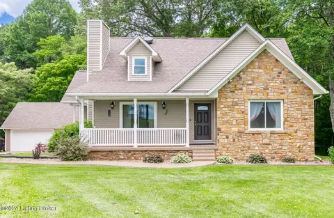 220 Castle Ct, Vine Grove, KY 40175