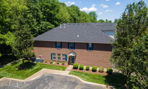 8484 Grand Trevi Dr, Louisville, KY 40228