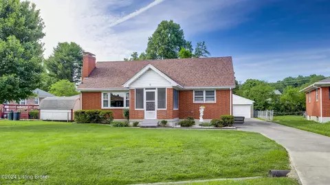 6 Powder Horn Ct, Louisville, KY 40216