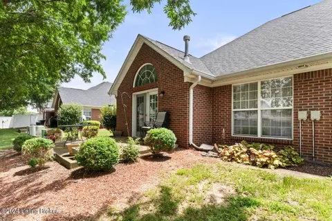 411 Fledge Dr, Louisville, KY 40214