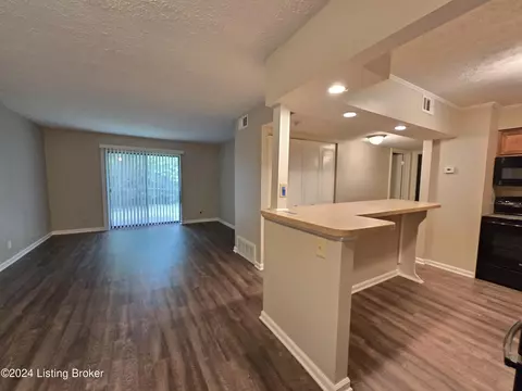 7054 Wildwood Cir #113, Louisville, KY 40291