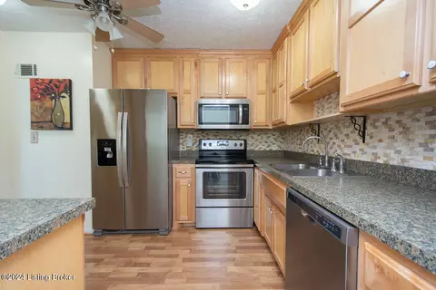 3030 Breckenridge Ln #330, Louisville, KY 40220