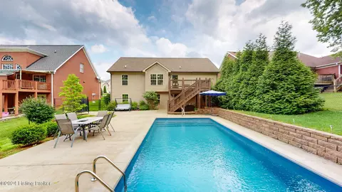 7311 Brook Meadow Dr, Louisville, KY 40228