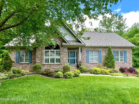 9701 Grandin Woods Rd, Louisville, KY 40223