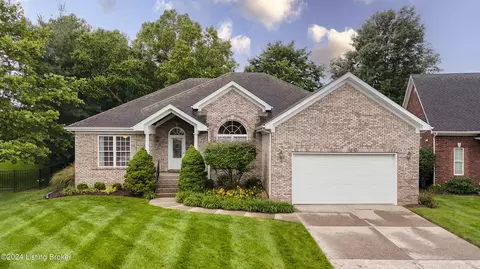 4704 Willow Forest Pl, Louisville, KY 40245