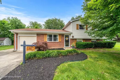 4811 Lunenburg Dr, Louisville, KY 40245