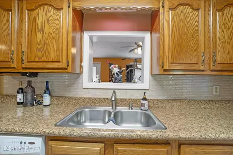 Kitchen - 148 Smith Rd, Brooks, KY 40109 photo 4 of 4