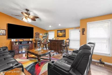 Living - 148 Smith Rd, Brooks, KY 40109 photo 3 of 8