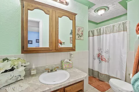 Bath - 148 Smith Rd, Brooks, KY 40109 photo 4 of 6