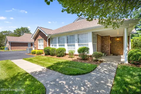 10612 Eagle Pines Ln, Louisville, KY 40223