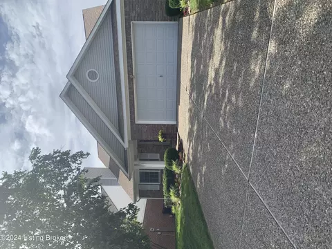 10203 Cambrie Ct, Louisville, KY 40241