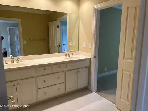Bath - 12733 Crestmoor Cir, Prospect, KY 40059 photo 5 of 7