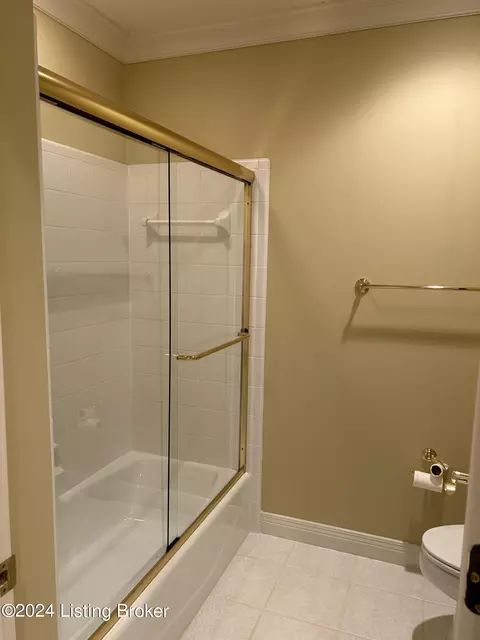 Bath - 12733 Crestmoor Cir, Prospect, KY 40059 photo 6 of 7