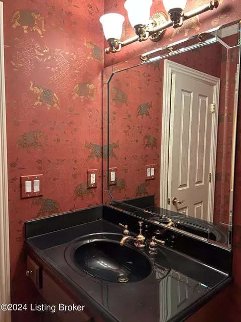 Bath - 12733 Crestmoor Cir, Prospect, KY 40059 photo 1 of 7
