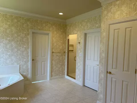Bath - 12733 Crestmoor Cir, Prospect, KY 40059 photo 3 of 7