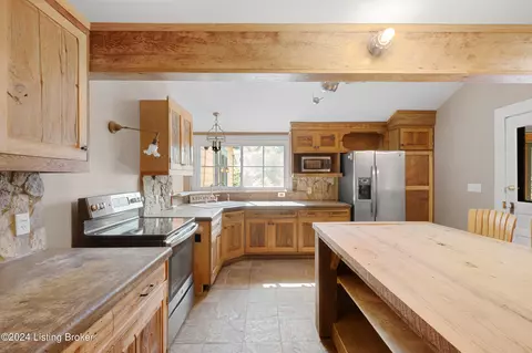 Kitchen - 4812 Lagrange Rd, Smithfield, KY 40068 photo 5 of 5