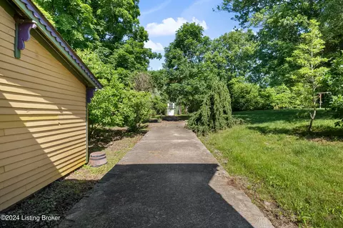 Exterior - 4812 Lagrange Rd, Smithfield, KY 40068 photo 4 of 8