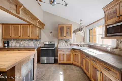 Kitchen - 4812 Lagrange Rd, Smithfield, KY 40068 photo 3 of 5
