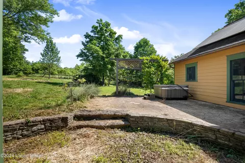 Exterior - 4812 Lagrange Rd, Smithfield, KY 40068 photo 3 of 8