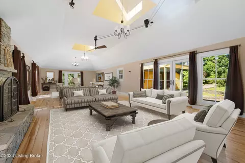 Living - 4812 Lagrange Rd, Smithfield, KY 40068 photo 6 of 6
