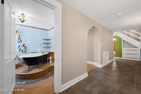 Entry Way - 4812 Lagrange Rd, Smithfield, KY 40068 photo 5 of 7