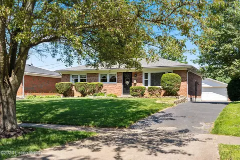 4221 Blossomwood Dr, Louisville, KY 40220