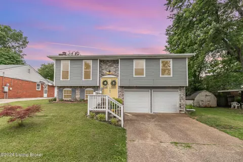 9817 Farnham Dr, Louisville, KY 40223