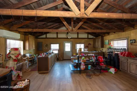 Undisclosed, Shepherdsville, KY 40165 photo 37