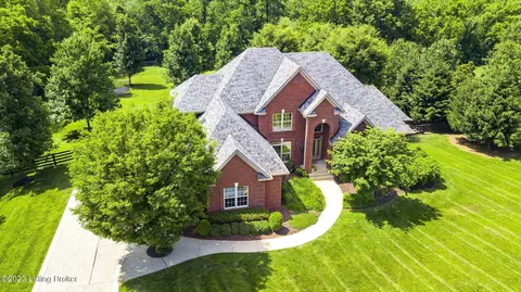 10006 Harrods Creek Dr, Prospect, KY 40059