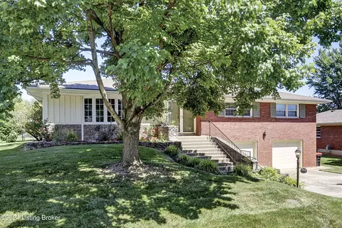 1913 Decatur Dr, Louisville, KY 40218