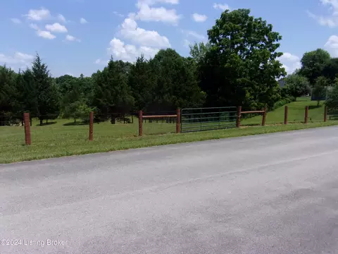 1206 Oak Knoll Dr, Bardstown, KY 40004