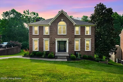 607 Darnay Pl, Louisville, KY 40245