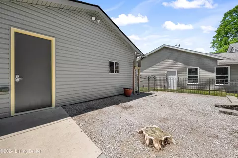 Exterior - 129 Bluffside Dr, Sparta, KY 41086 photo 4 of 6