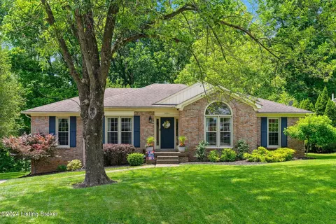 1204 Cliffwood Dr, Goshen, KY 40026