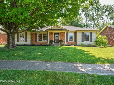8906 Wooded Glen Rd, Louisville, KY 40220