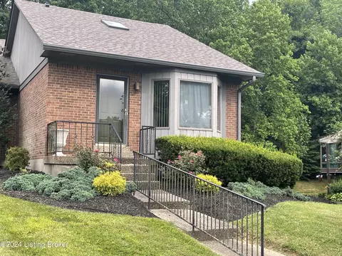 5551 Forest Lake Dr, Prospect, KY 40059