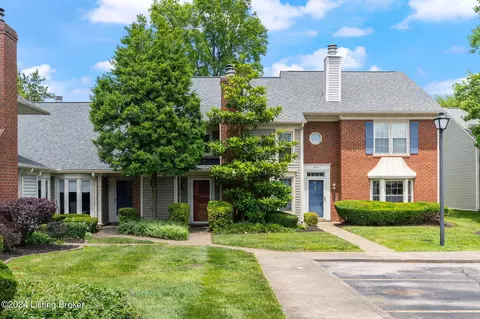 610 Cobblestone Sq, Louisville, KY 40223