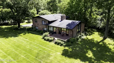 403 Springwood Ln, Louisville, KY 40207