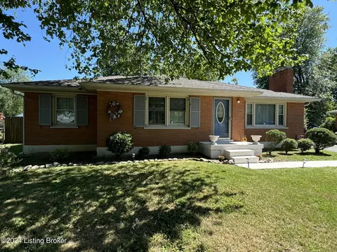 9906 Vega Ln, Louisville, KY 40272
