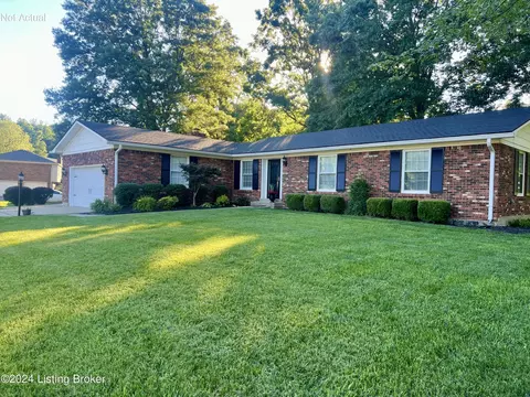 8700 Mountain Brook Dr, Louisville, KY 40272