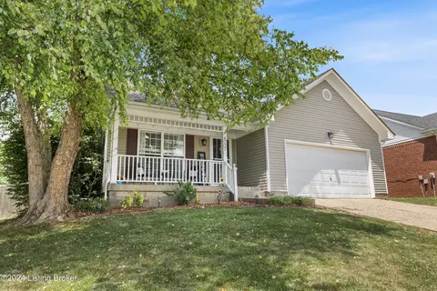 4707 Oak Pointe Dr, Louisville, KY 40245
