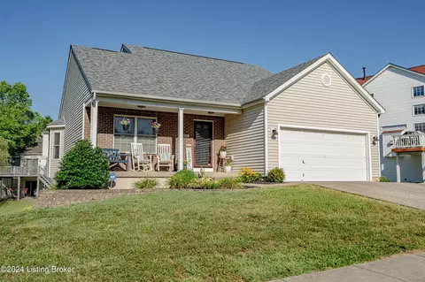 9425 River Trail Dr, Louisville, KY 40229